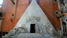 13-basilica-dei-frari-monumento-funebre-canova