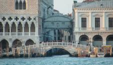 03-ponte-dei-sospiri-e-ponte-della-paglia