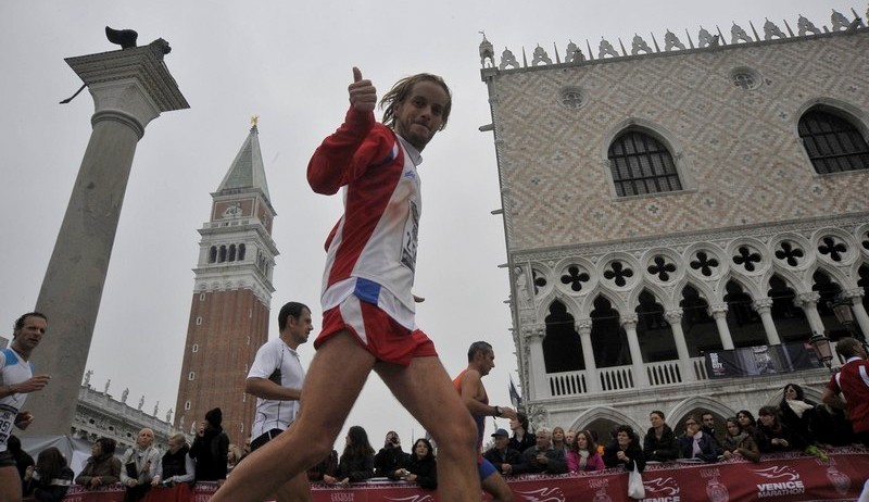 03-01-venice-marathon-in-piazza-san-marco